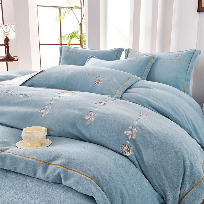 91家纺网 家纺一手货源 找家纺 （总）昊翔家纺 2025新款高克重全工艺牛奶绒宽边刺绣四件套卡希尔系列