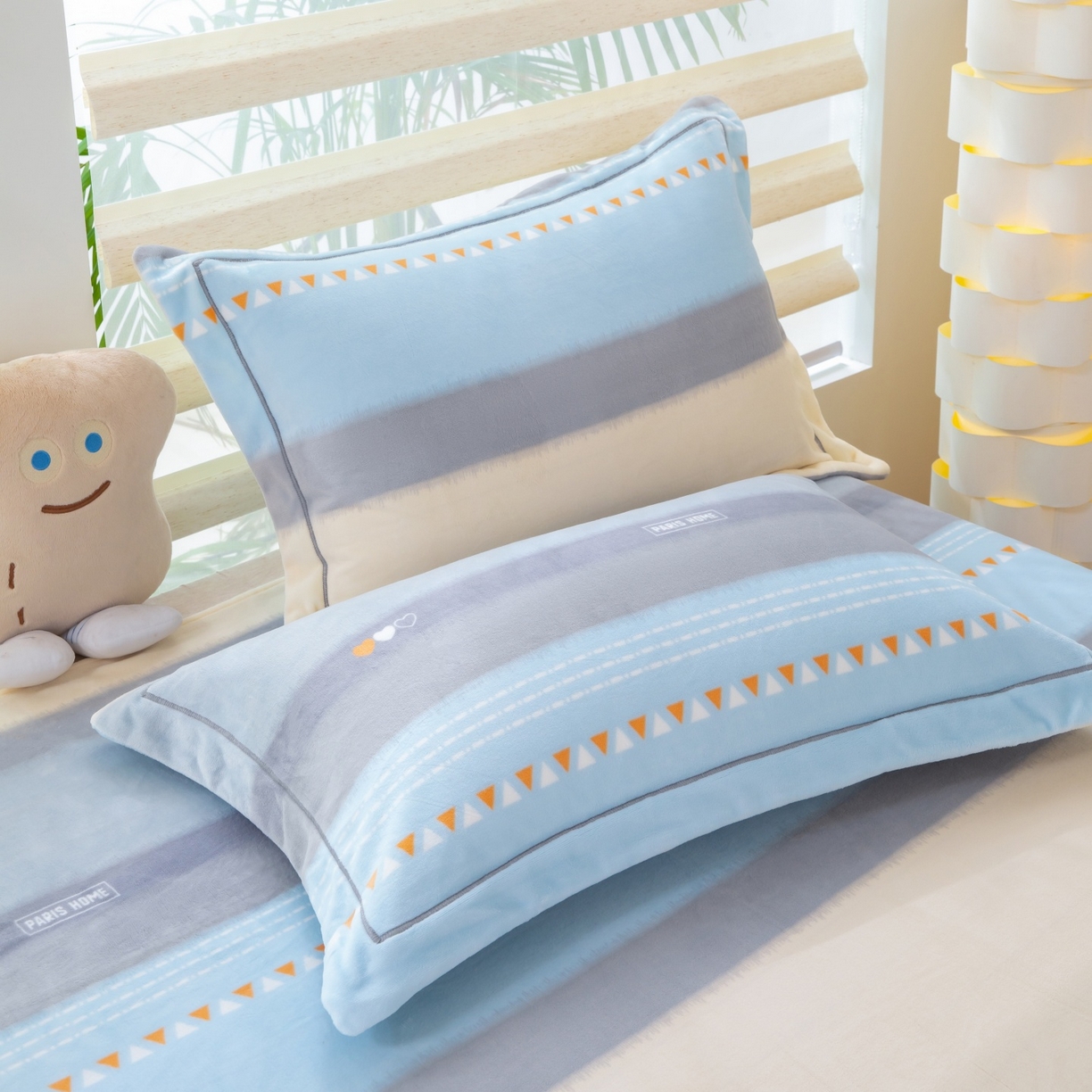 91家纺网 家纺一手货源 找家纺 卡迪亚家纺 2025新款金雕绒系列四件套 一见倾心