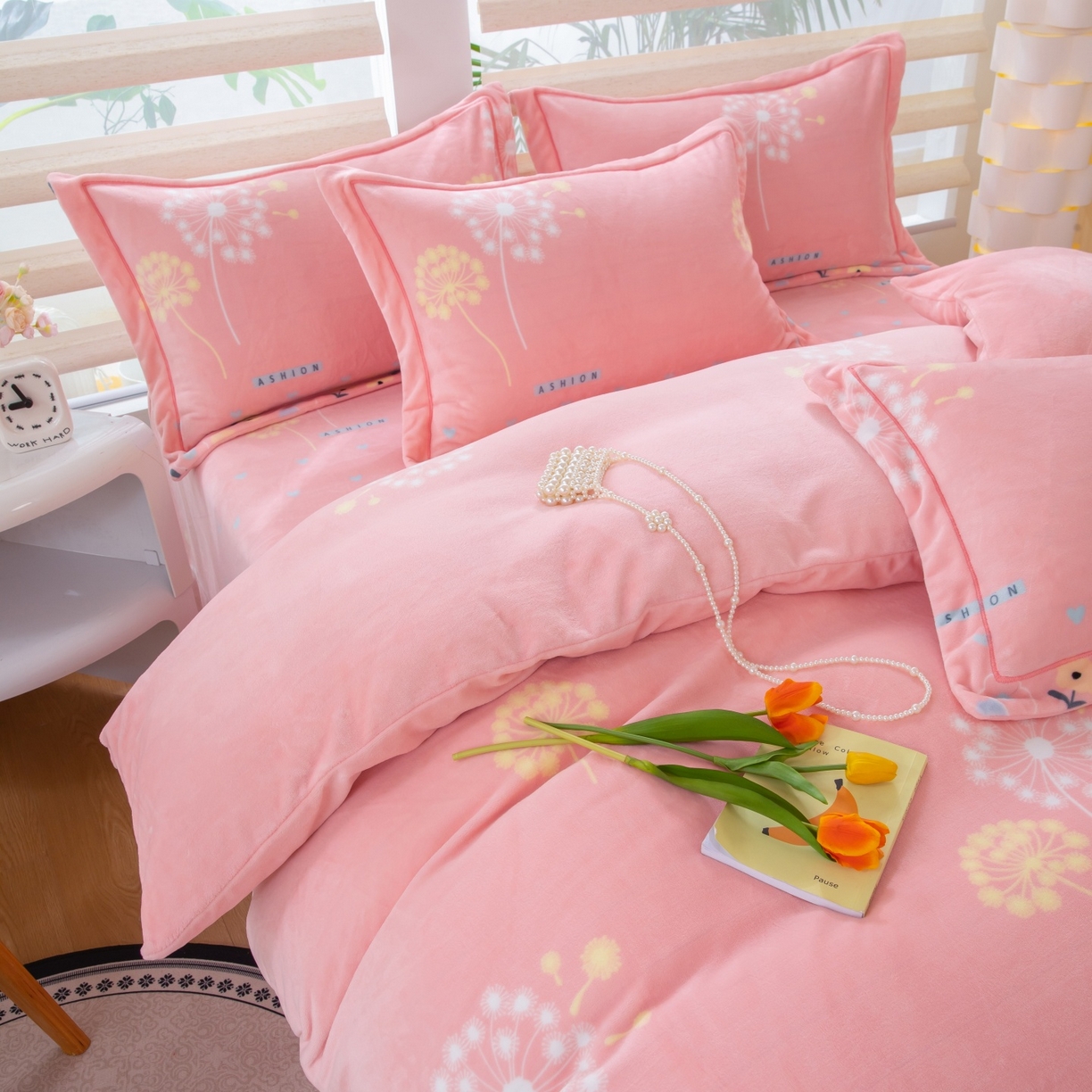 91家纺网 家纺一手货源 找家纺 卡迪亚家纺 2025新款金雕绒系列四件套 一路繁花