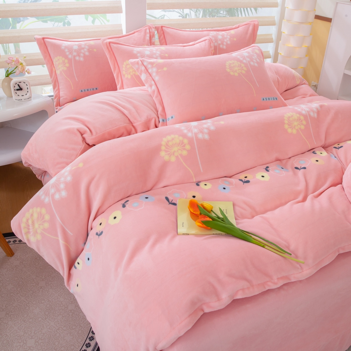 91家纺网 家纺一手货源 找家纺 卡迪亚家纺 2025新款金雕绒系列四件套 一路繁花