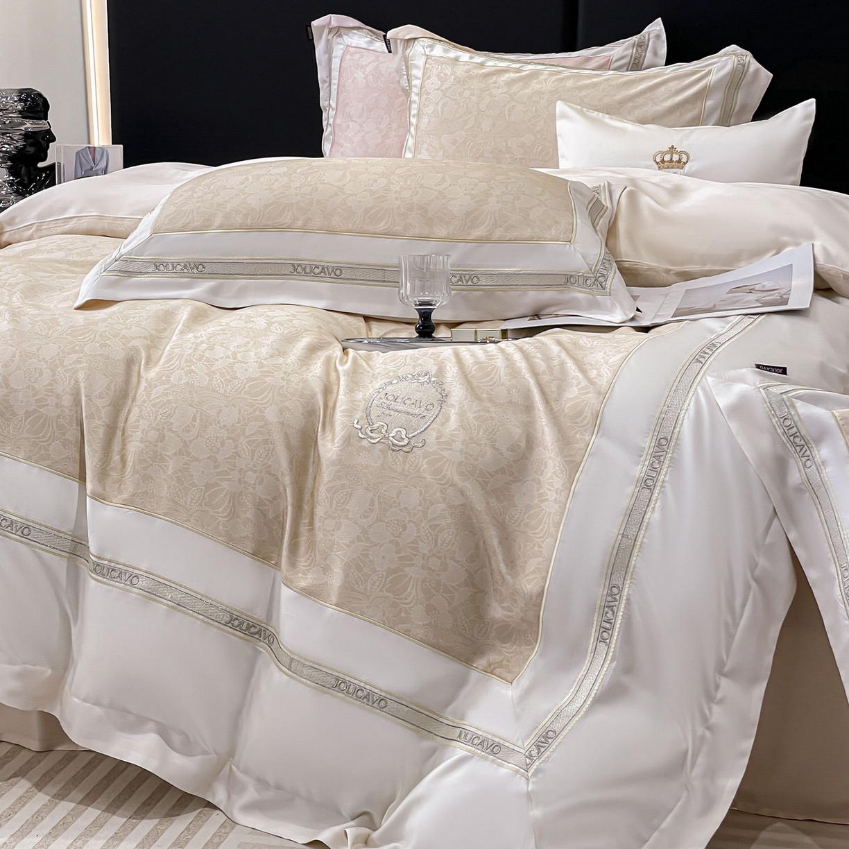 91家纺网 家纺一手货源 找家纺 直播爆款A类数码印花长绒棉四件套纯棉全棉拼接被套重工刺绣被套工艺款床上用品 梦莉娅-香颂黄