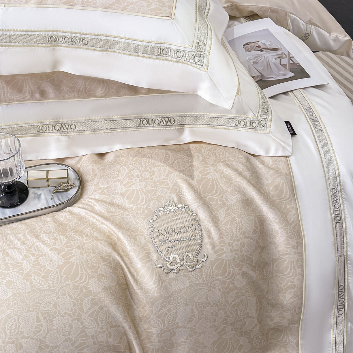 91家纺网 家纺一手货源 找家纺 直播爆款A类数码印花长绒棉四件套纯棉全棉拼接被套重工刺绣被套工艺款床上用品 梦莉娅-香颂黄