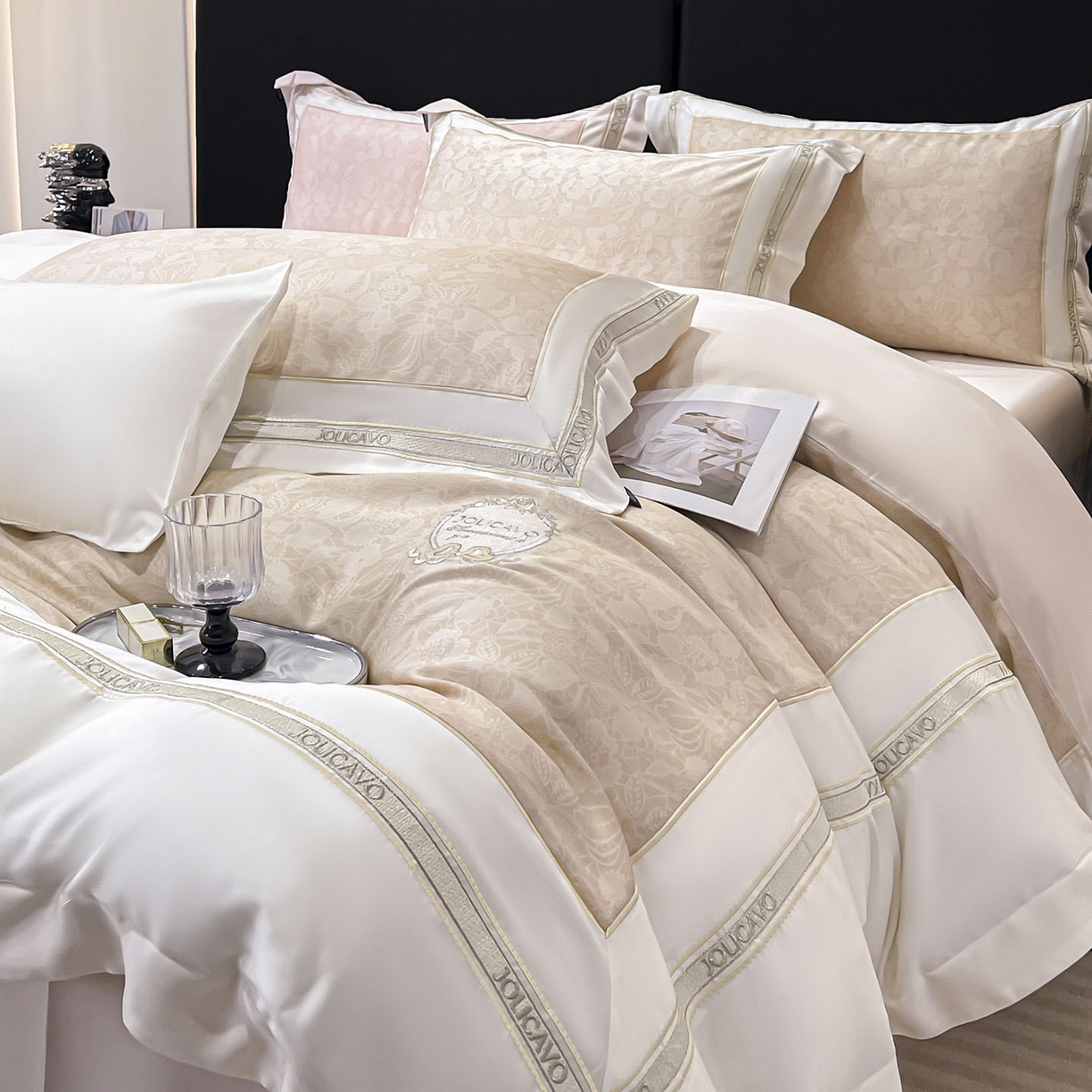 91家纺网 家纺一手货源 找家纺 直播爆款A类数码印花长绒棉四件套纯棉全棉拼接被套重工刺绣被套工艺款床上用品 梦莉娅-香颂黄