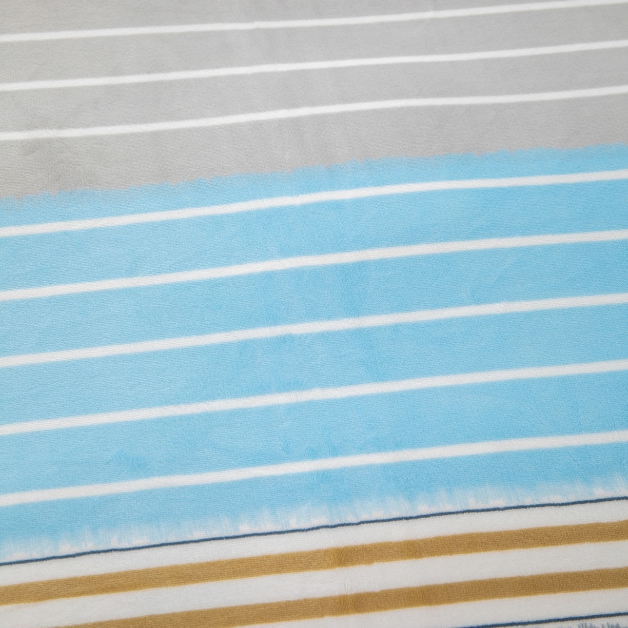 91家纺网 家纺一手货源 找家纺 卡迪亚家纺 2025新款金雕绒系列四件套 伊莎贝拉