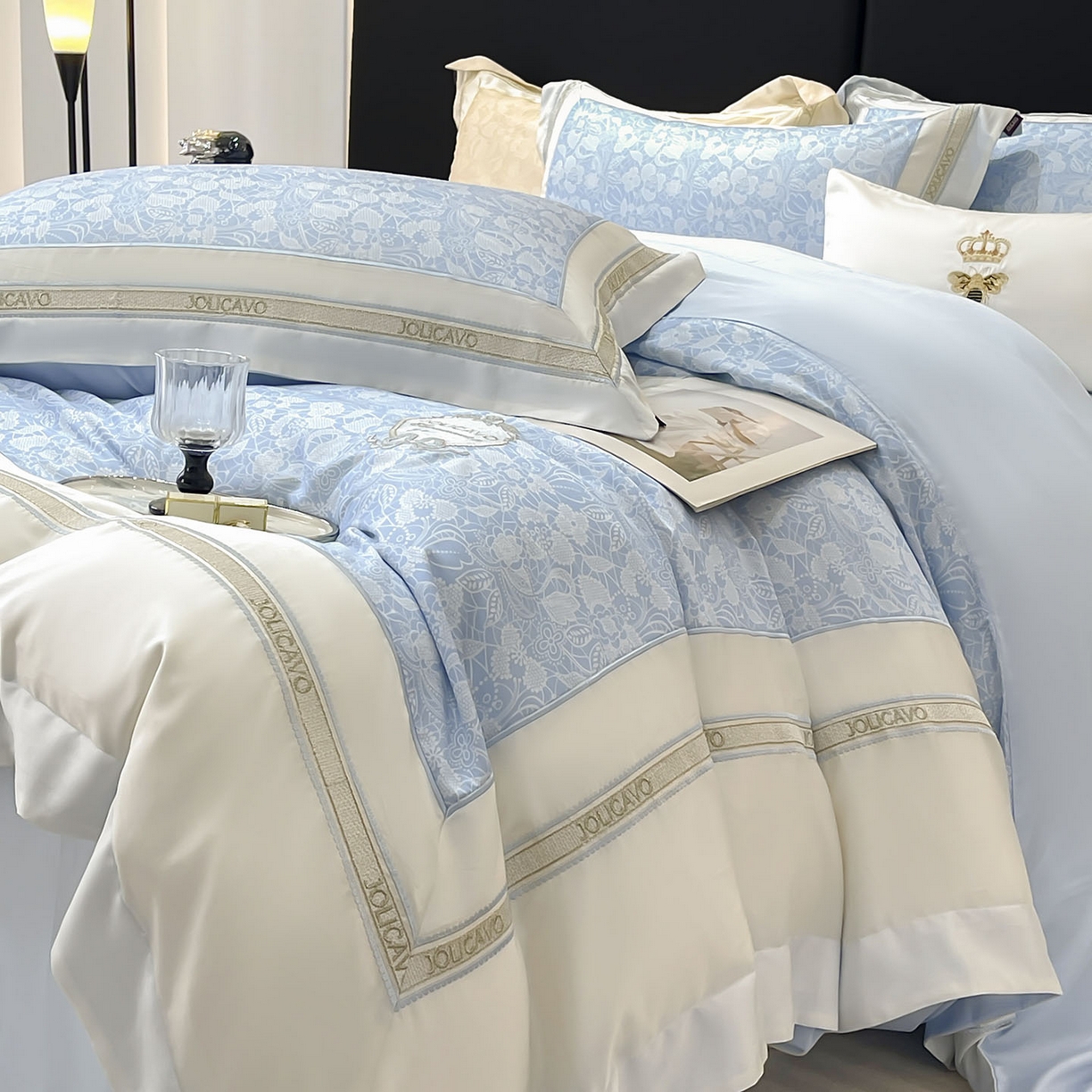 91家纺网 家纺一手货源 找家纺 直播爆款A类数码印花长绒棉四件套纯棉全棉拼接被套重工刺绣被套工艺款床上用品 梦莉娅-香颂蓝