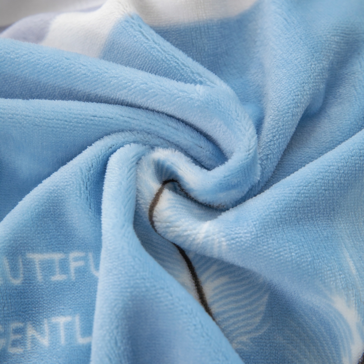 91家纺网 家纺一手货源 找家纺 卡迪亚家纺 2025新款金雕绒系列四件套 羽柔时尚