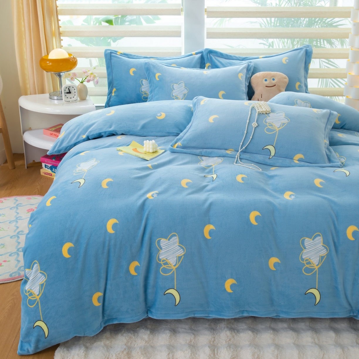 91家纺网 家纺一手货源 找家纺 卡迪亚家纺 2025新款金雕绒系列四件套 月亮弯弯