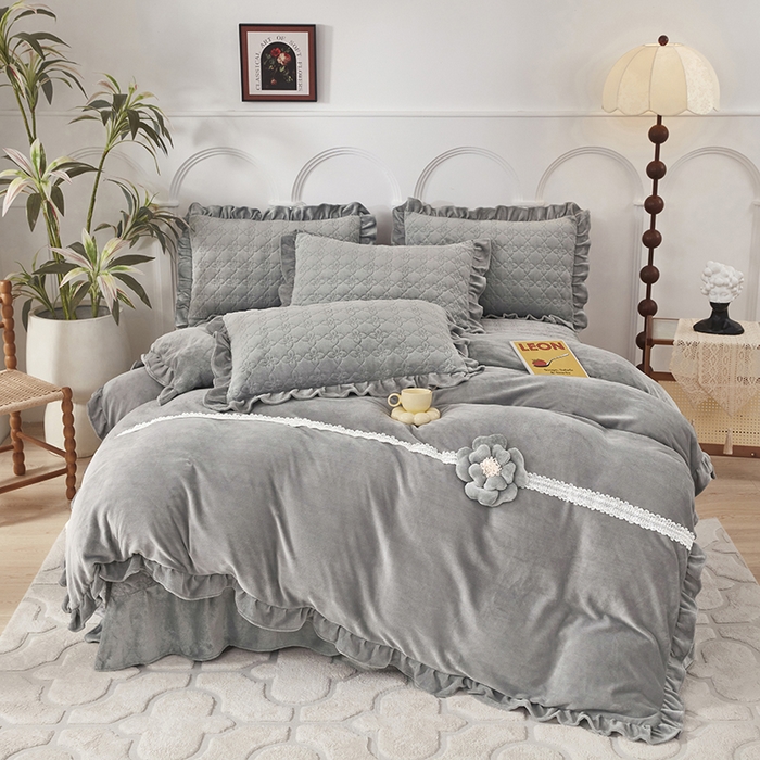 91家纺网 家纺一手货源 找家纺 （总）卡迪亚家纺 2025新款牛奶绒床盖款荷叶边四件套-花颜