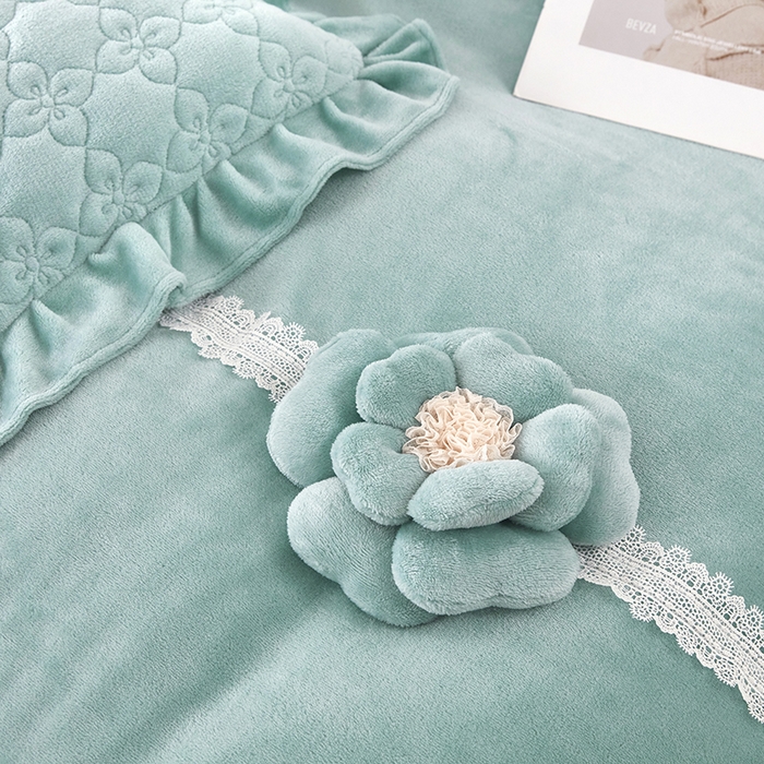 91家纺网 家纺一手货源 找家纺 卡迪亚家纺 2025新款牛奶绒床盖款荷叶边四件套-花颜 花颜-春湖绿