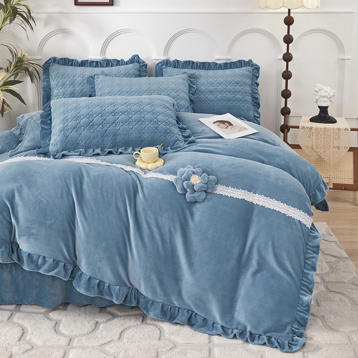 91家纺网 家纺一手货源 找家纺 卡迪亚家纺 2025新款牛奶绒床盖款荷叶边四件套-花颜 花颜-活力蓝