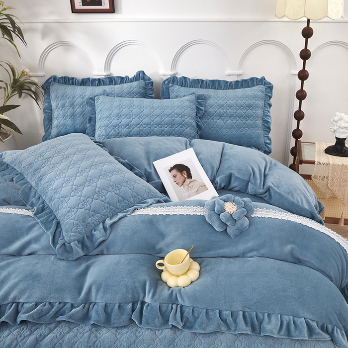 91家纺网 家纺一手货源 找家纺 卡迪亚家纺 2025新款牛奶绒床盖款荷叶边四件套-花颜 花颜-活力蓝