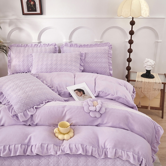 91家纺网 家纺一手货源 找家纺 卡迪亚家纺 2025新款牛奶绒床盖款荷叶边四件套-花颜 花颜-魅力紫