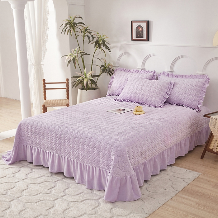 91家纺网 家纺一手货源 找家纺 卡迪亚家纺 2025新款牛奶绒床盖款荷叶边四件套-花颜 花颜-魅力紫