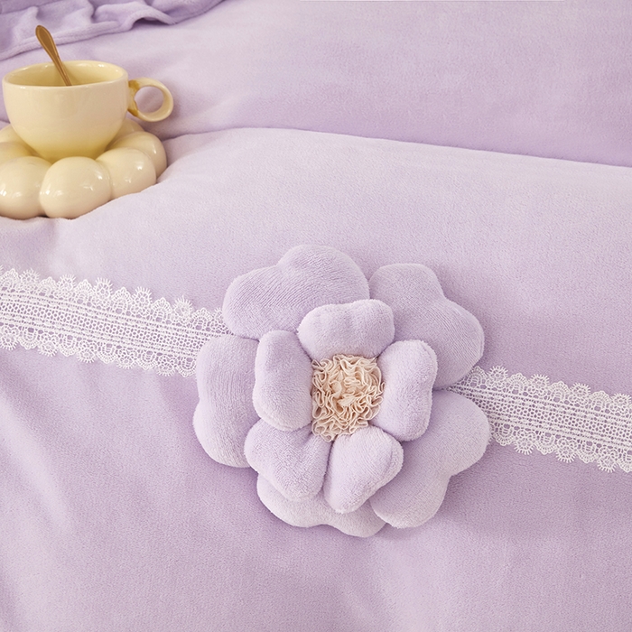 91家纺网 家纺一手货源 找家纺 卡迪亚家纺 2025新款牛奶绒床盖款荷叶边四件套-花颜 花颜-魅力紫