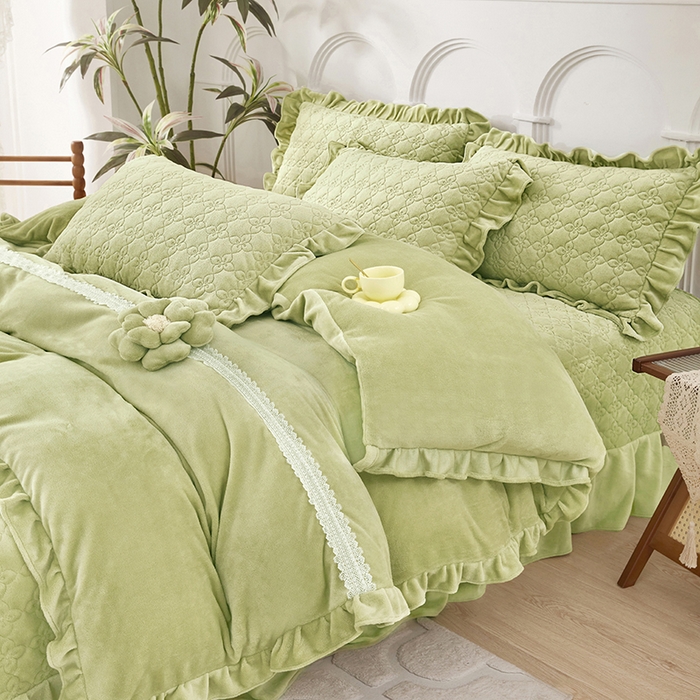 91家纺网 家纺一手货源 找家纺 卡迪亚家纺 2025新款牛奶绒床盖款荷叶边四件套-花颜 花颜-抹茶绿