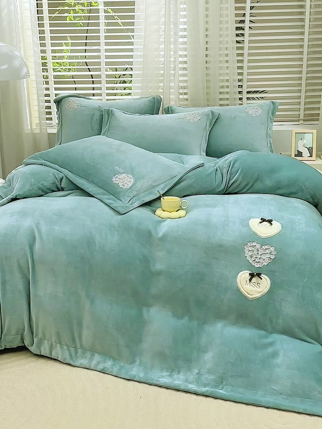 91家纺网 家纺一手货源 找家纺 （总）卡迪亚家纺 2025新款牛奶绒大版贴布绣四件套-简爱