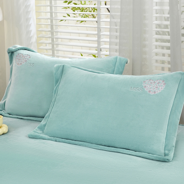 91家纺网 家纺一手货源 找家纺 （总）卡迪亚家纺 2025新款牛奶绒大版贴布绣四件套-简爱