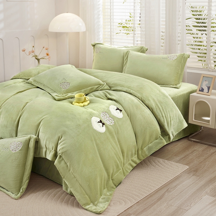 91家纺网 家纺一手货源 找家纺 （总）卡迪亚家纺 2025新款牛奶绒大版贴布绣四件套-简爱