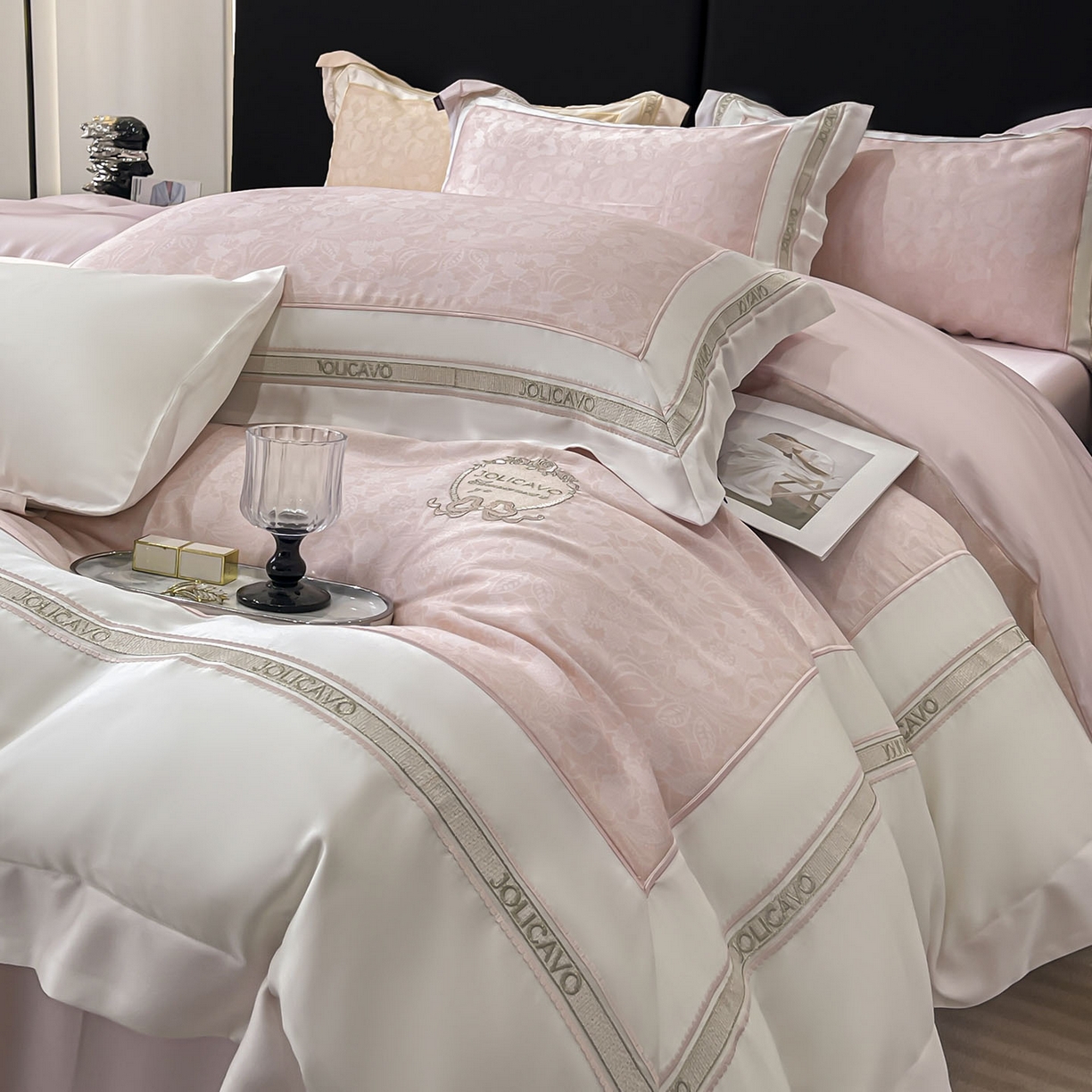 91家纺网 家纺一手货源 找家纺 直播爆款A类数码印花长绒棉四件套纯棉全棉拼接被套重工刺绣被套工艺款床上用品 梦莉娅-香颂粉