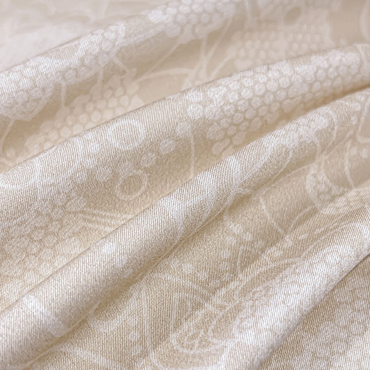 91家纺网 家纺一手货源 找家纺 直播爆款A类数码印花长绒棉四件套纯棉全棉拼接被套重工刺绣被套工艺款床上用品 梦莉娅-香颂黄