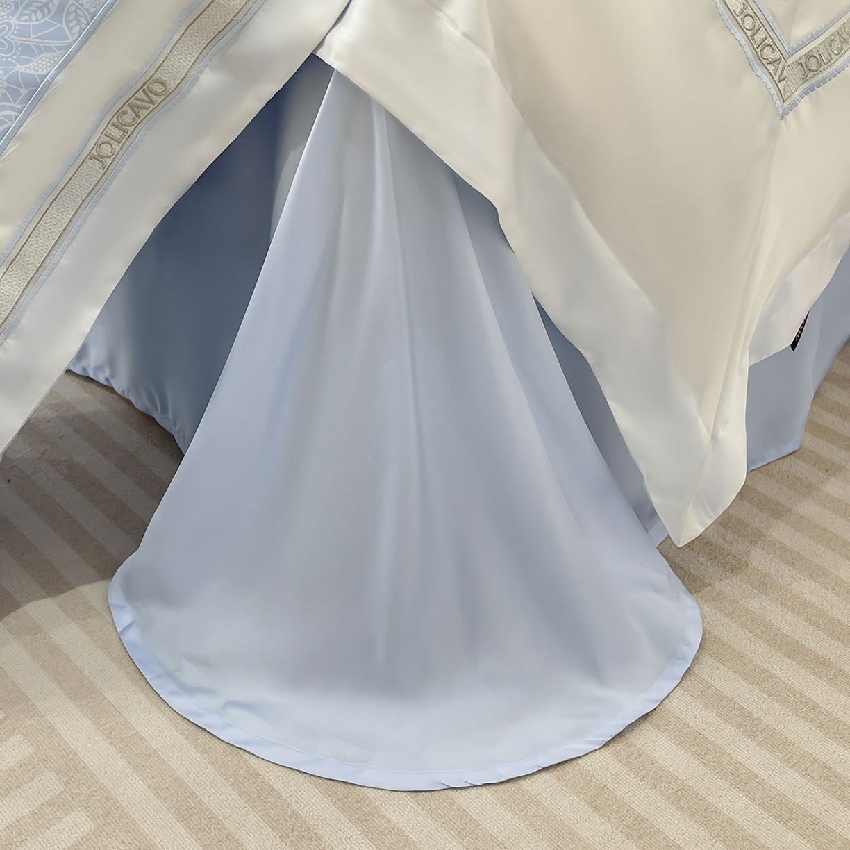 91家纺网 家纺一手货源 找家纺 直播爆款A类数码印花长绒棉四件套纯棉全棉拼接被套重工刺绣被套工艺款床上用品 梦莉娅-香颂蓝