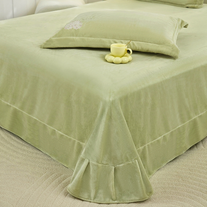 91家纺网 家纺一手货源 找家纺 卡迪亚家纺 2025新款牛奶绒大版贴布绣四件套-简爱 简爱-抹茶绿