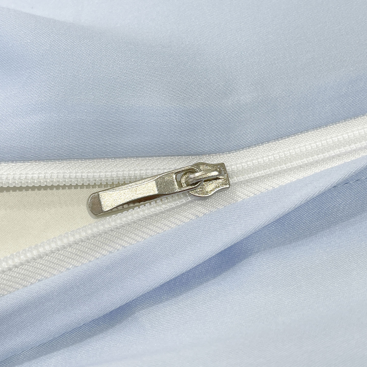 91家纺网 家纺一手货源 找家纺 直播爆款A类数码印花长绒棉四件套纯棉全棉拼接被套重工刺绣被套工艺款床上用品 梦莉娅-香颂蓝