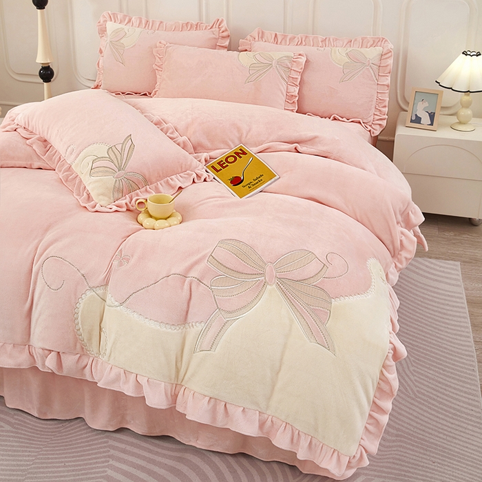 91家纺网 家纺一手货源 找家纺 卡迪亚家纺 2025新款牛奶绒贴布绣四件套-蝶舞 蝶舞-玲珑玉