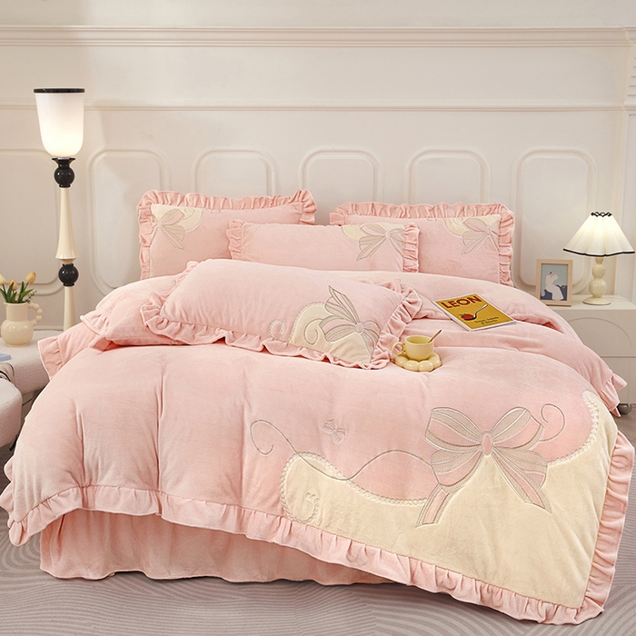 91家纺网 家纺一手货源 找家纺 卡迪亚家纺 2025新款牛奶绒贴布绣四件套-蝶舞 蝶舞-玲珑玉