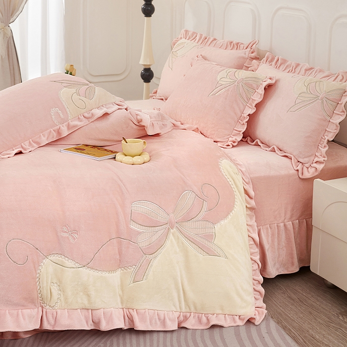 91家纺网 家纺一手货源 找家纺 卡迪亚家纺 2025新款牛奶绒贴布绣四件套-蝶舞 蝶舞-玲珑玉