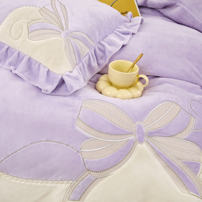 91家纺网 家纺一手货源 找家纺 卡迪亚家纺 2025新款牛奶绒贴布绣四件套-蝶舞 蝶舞-魅力紫