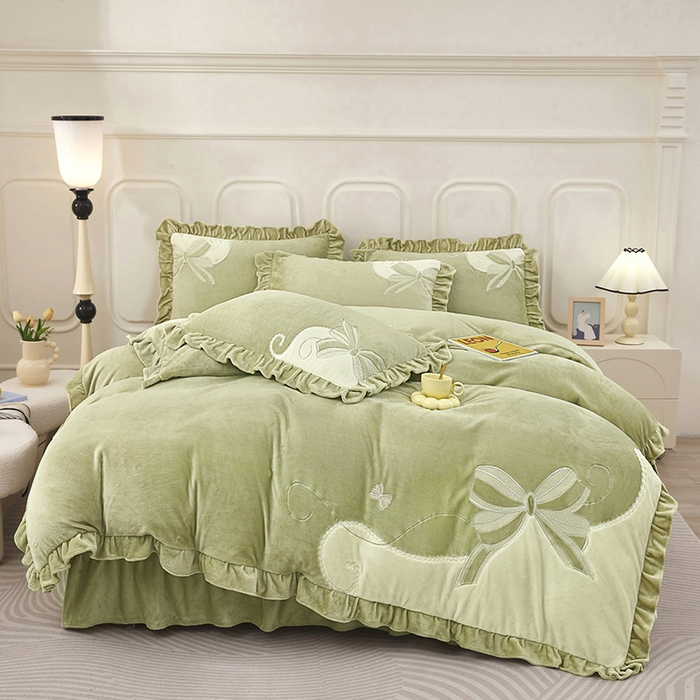 91家纺网 家纺一手货源 找家纺 卡迪亚家纺 2025新款牛奶绒贴布绣四件套-蝶舞 蝶舞-牛油果绿