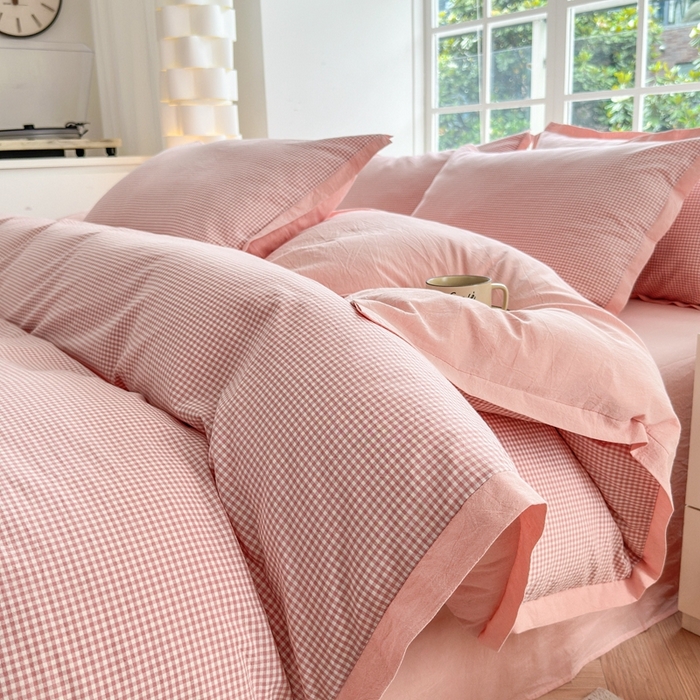 91家纺网 家纺一手货源 找家纺 宜家坊 2025新款A类全棉色织系列水洗棉宽边断角工艺四件套 爱的邂逅-粉