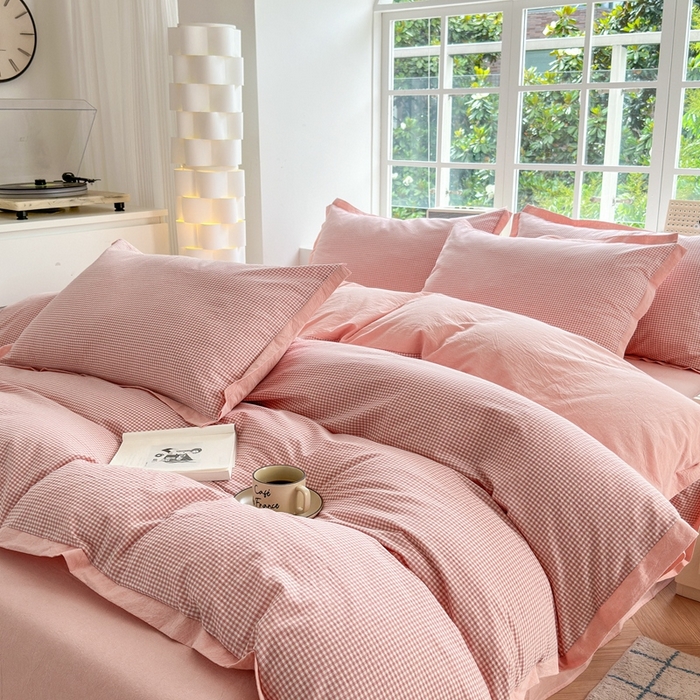 91家纺网 家纺一手货源 找家纺 宜家坊 2025新款A类全棉色织系列水洗棉宽边断角工艺四件套 爱的邂逅-粉