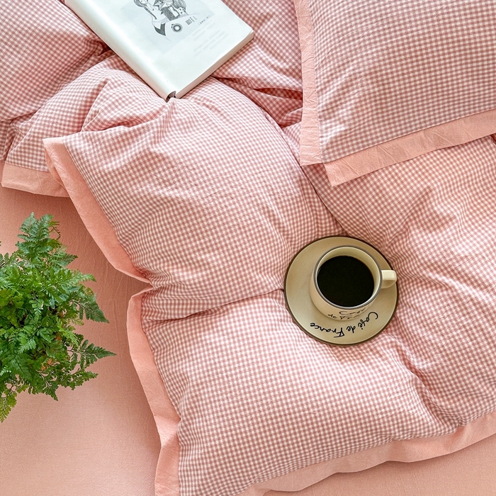 91家纺网 家纺一手货源 找家纺 宜家坊 2025新款A类全棉色织系列水洗棉宽边断角工艺四件套 爱的邂逅-粉