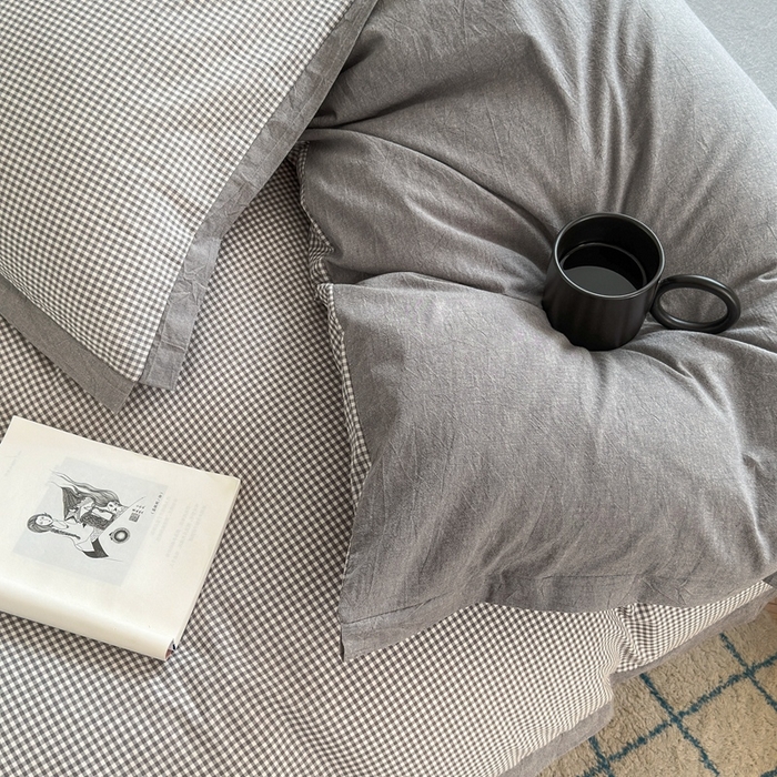 91家纺网 家纺一手货源 找家纺 宜家坊 2025新款A类全棉色织系列水洗棉宽边断角工艺四件套 爱的邂逅-灰