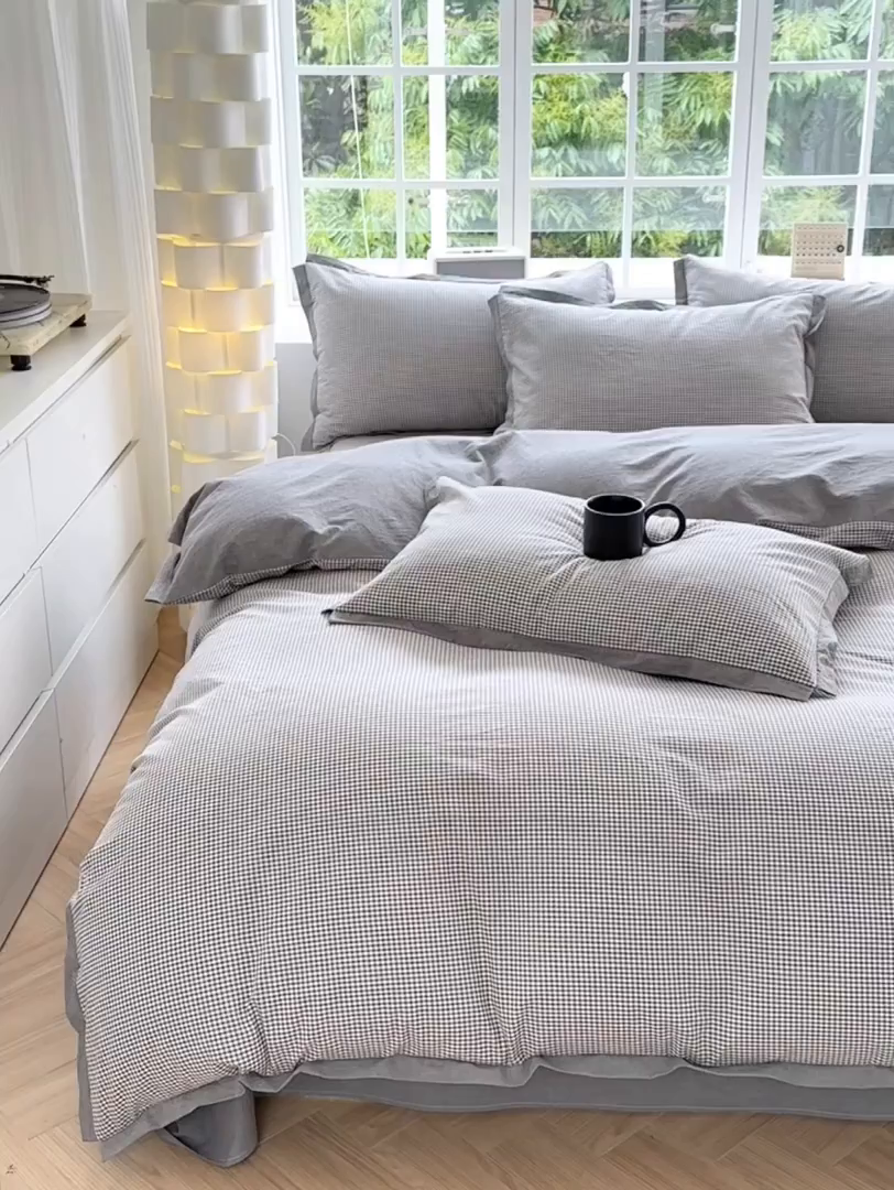 91家纺网 家纺一手货源 找家纺 宜家坊 2025新款A类全棉色织系列水洗棉宽边断角工艺四件套 爱的邂逅-灰