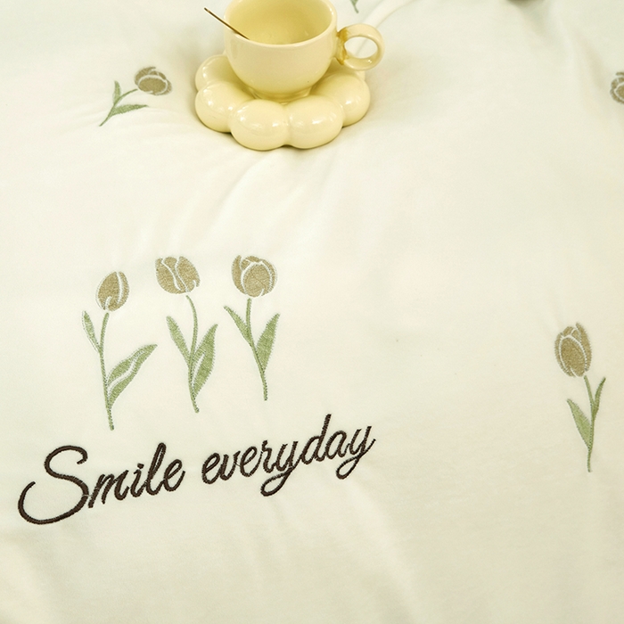 91家纺网 家纺一手货源 找家纺 卡迪亚家纺 2025新款婴儿绒高端绣花四件套-郁金香 郁金香-抹茶绿