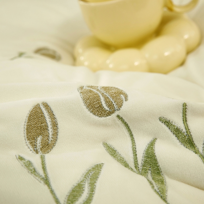 91家纺网 家纺一手货源 找家纺 卡迪亚家纺 2025新款婴儿绒高端绣花四件套-郁金香 郁金香-抹茶绿