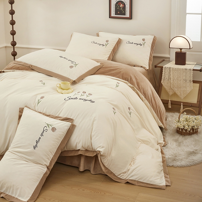 91家纺网 家纺一手货源 找家纺 卡迪亚家纺 2025新款婴儿绒高端绣花四件套-郁金香 郁金香-奶茶咖