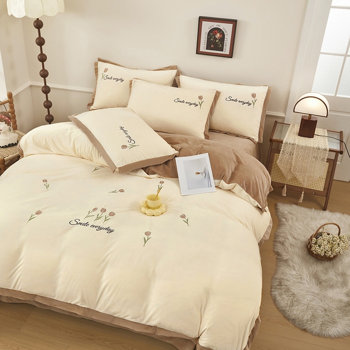 91家纺网 家纺一手货源 找家纺 卡迪亚家纺 2025新款婴儿绒高端绣花四件套-郁金香 郁金香-奶茶咖