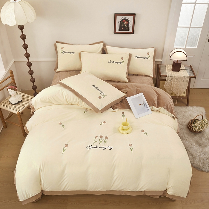 91家纺网 家纺一手货源 找家纺 卡迪亚家纺 2025新款婴儿绒高端绣花四件套-郁金香 郁金香-奶茶咖