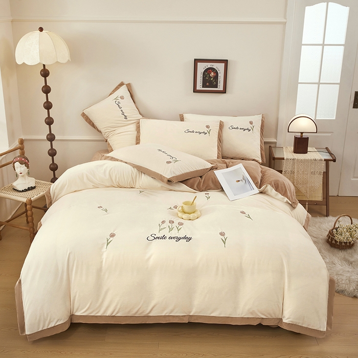 91家纺网 家纺一手货源 找家纺 卡迪亚家纺 2025新款婴儿绒高端绣花四件套-郁金香 郁金香-奶茶咖