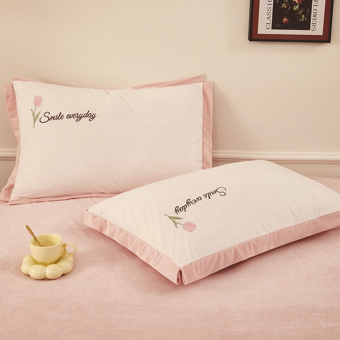 91家纺网 家纺一手货源 找家纺 卡迪亚家纺 2025新款婴儿绒高端绣花四件套-郁金香 郁金香-樱花粉