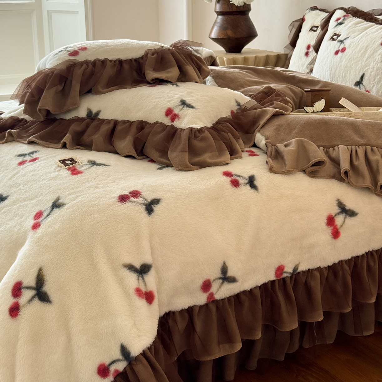 91家纺网 家纺一手货源 找家纺 （总）婳庭家居 2025新款兔毛绒韩系四件套-芝芝樱桃