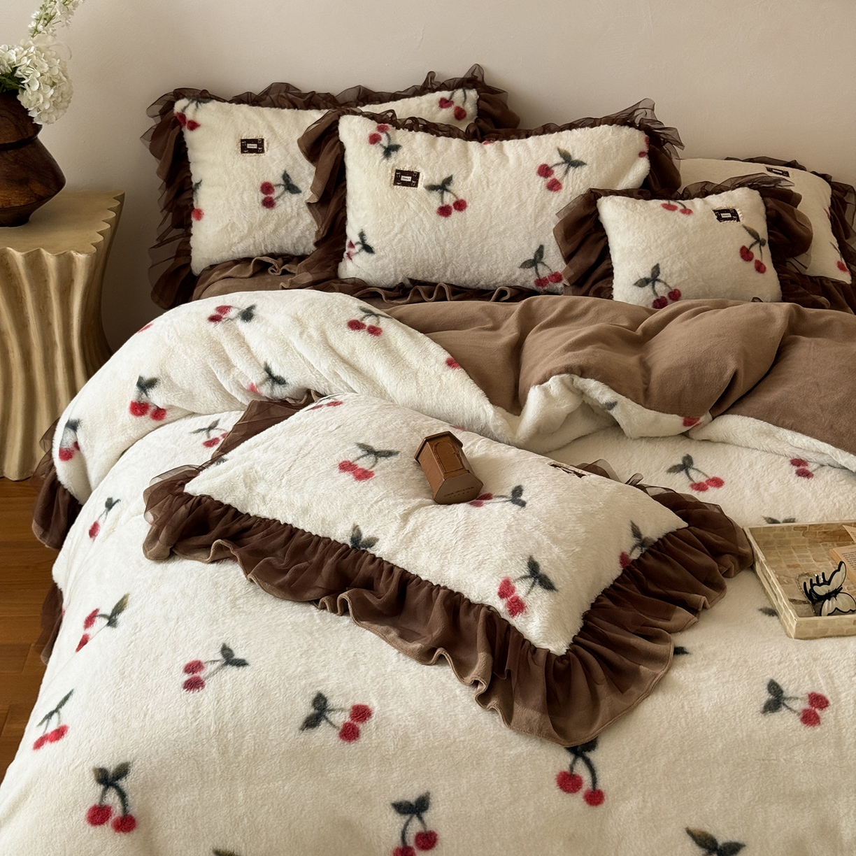 91家纺网 家纺一手货源 找家纺 （总）婳庭家居 2025新款兔毛绒韩系四件套-芝芝樱桃