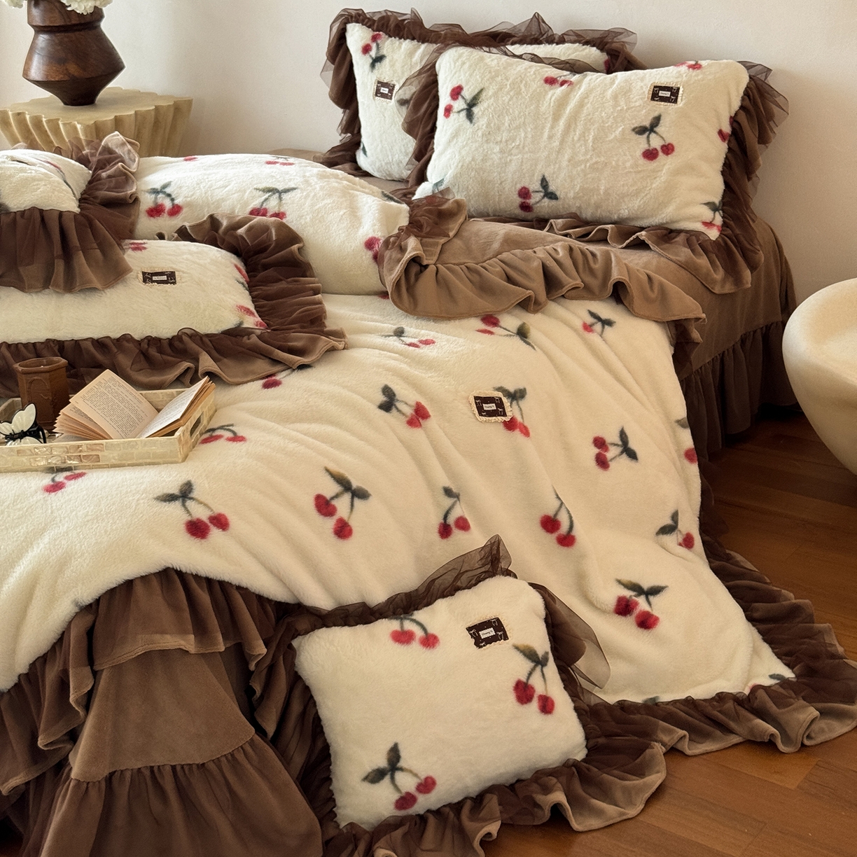 91家纺网 家纺一手货源 找家纺 （总）婳庭家居 2025新款兔毛绒韩系四件套-芝芝樱桃