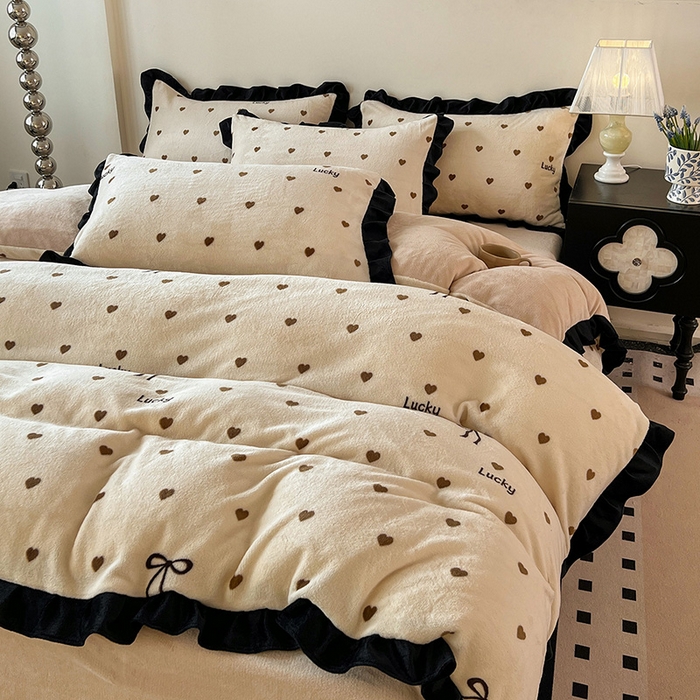 91家纺网 家纺一手货源 找家纺 （总）鑫利来家纺 2025新款法式黑花边牛奶绒四件套韩版法式赫本风加厚牛奶绒四件套