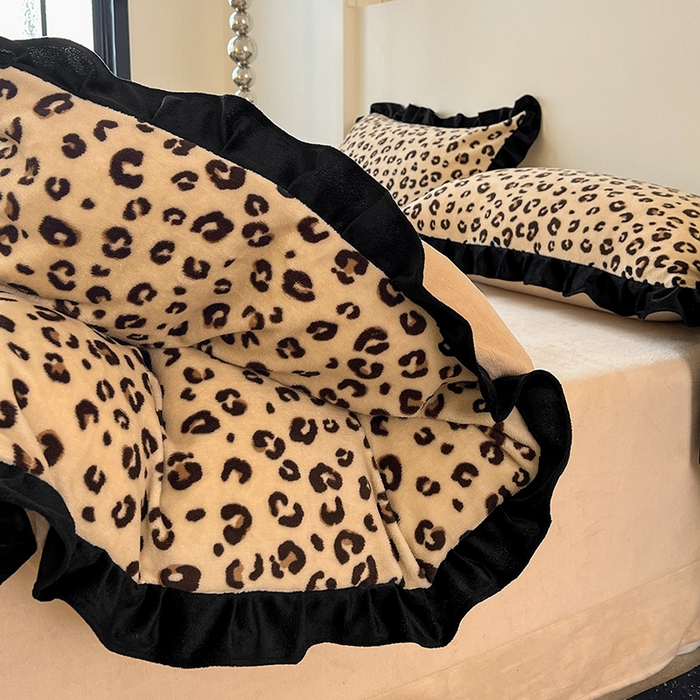 91家纺网 家纺一手货源 找家纺 鑫利来家纺 2025新款法式黑花边牛奶绒四件套 牛奶绒-豹纹