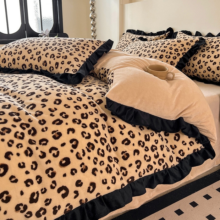 91家纺网 家纺一手货源 找家纺 鑫利来家纺 2025新款法式黑花边牛奶绒四件套 牛奶绒-豹纹